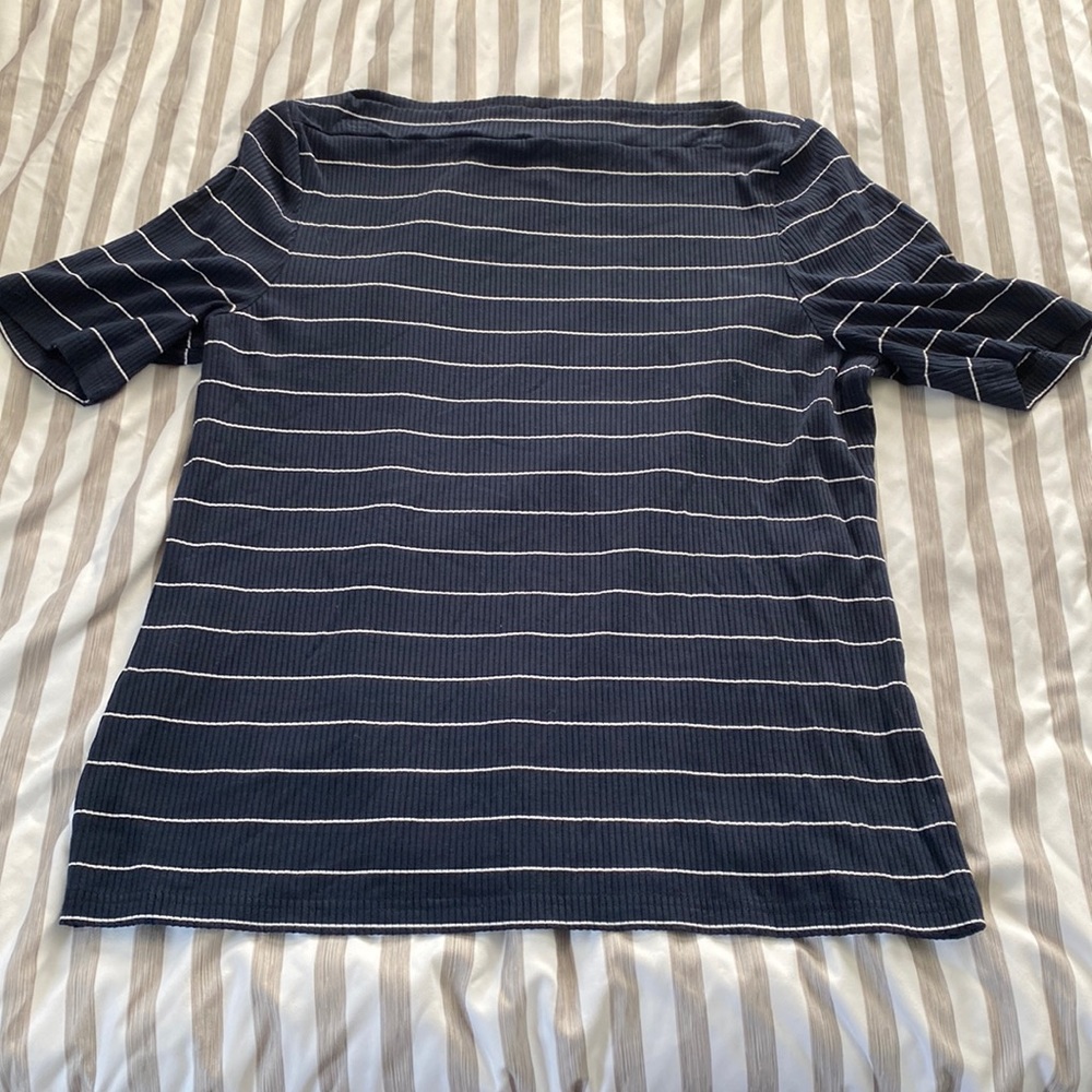 🌸 Boat neck short sleeved top!